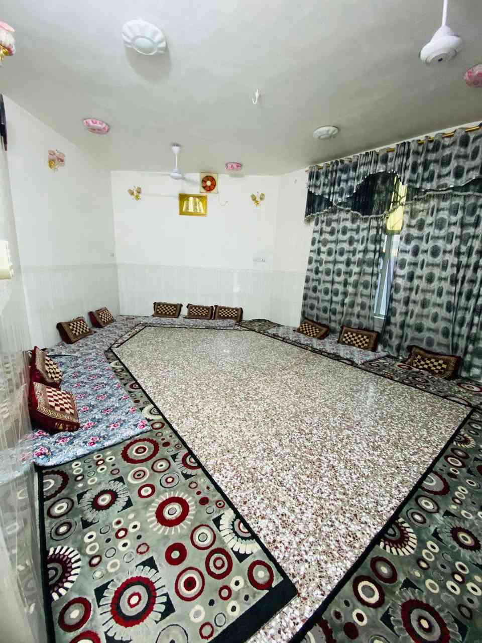 دار للايجار

مساحه 250 

يحتوي على 👇🏻 

صاله - كلدور - غرفه نوم 1 - صحيات عدد 2 - مطبخ - 

كراج سياره - حديقه 

الموقع 📍 نهاية نادر الثالثه - خلف حسينية المصطفى  

يبعد عن الشارع الرئيسي حله ديواانيه 250م 

خدمات - ماء - كهرباء  - تبليط  

               للاستفسار عن أي عقار يتم نشرة

      مراسلة الصفحه او الاتصال على 

          *********** - عمار الربيعي 📞 

         *********** - فقار الجنابي 📞
