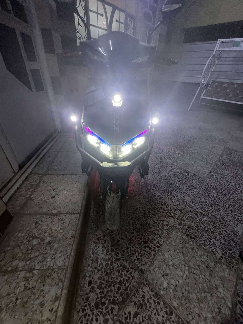 السلام عليكم دراجه شحن ماسه ٢٠٢٥
٦ بطاريات نظيفة 
٤ سرعات تقفل (٩٩)
نظام بك R
مثبت سرعه 
كلوب عالي ناصي 
دبل اشاره 
ملف ٣٥٠٠
السعر ٨٠٠ 
مكان بغداد ابي غريب الشهداء 
واتساب ***********
