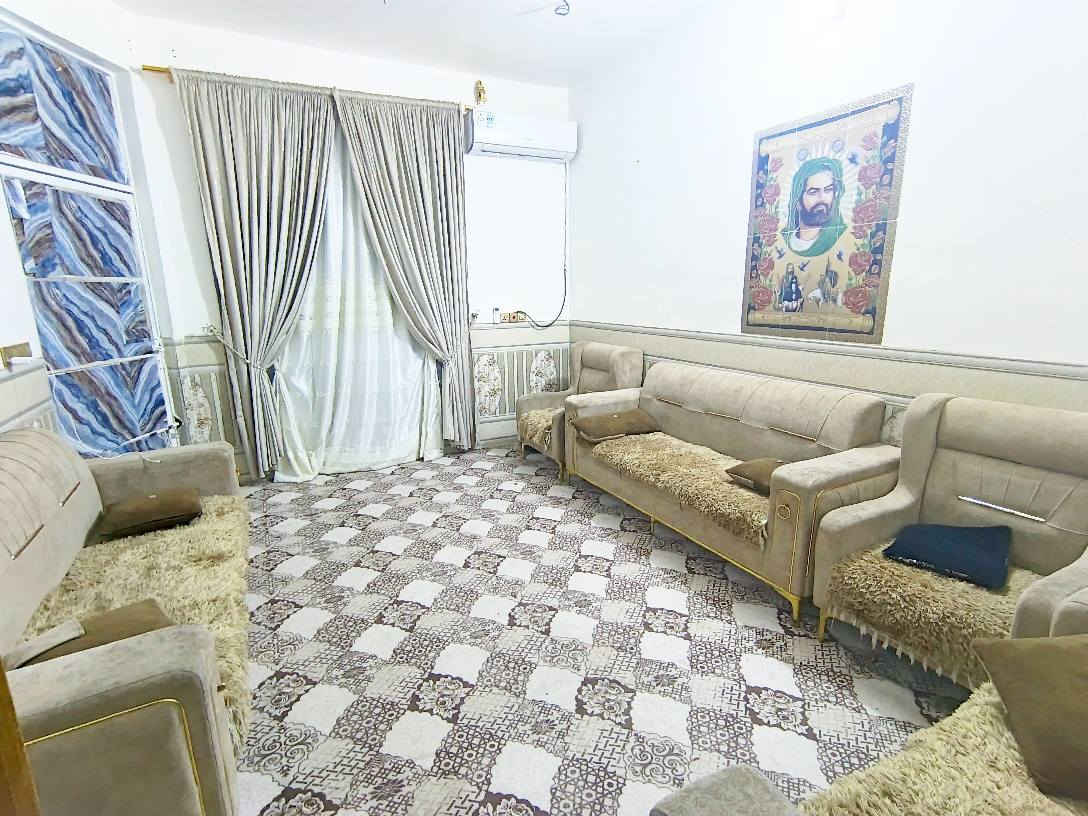 بيت طابقين مساحة 100 متر سند 25 مداور مباشر بأسم المشتري 
بناء طابوك صب كونكريت
غرفتين ومطبخ وصاله واستقبال ومجمع صحيات داخلي وخارجي
السعر 45 ويرهم قسط 50 العنوان 
طويريج قرب سيطرة ام الهوى بجانب الحولي فرع حلويات مذاق الملكه يبعد 200 متر عن الشارع
رقم الهاتف *********** المصيب, بابل
