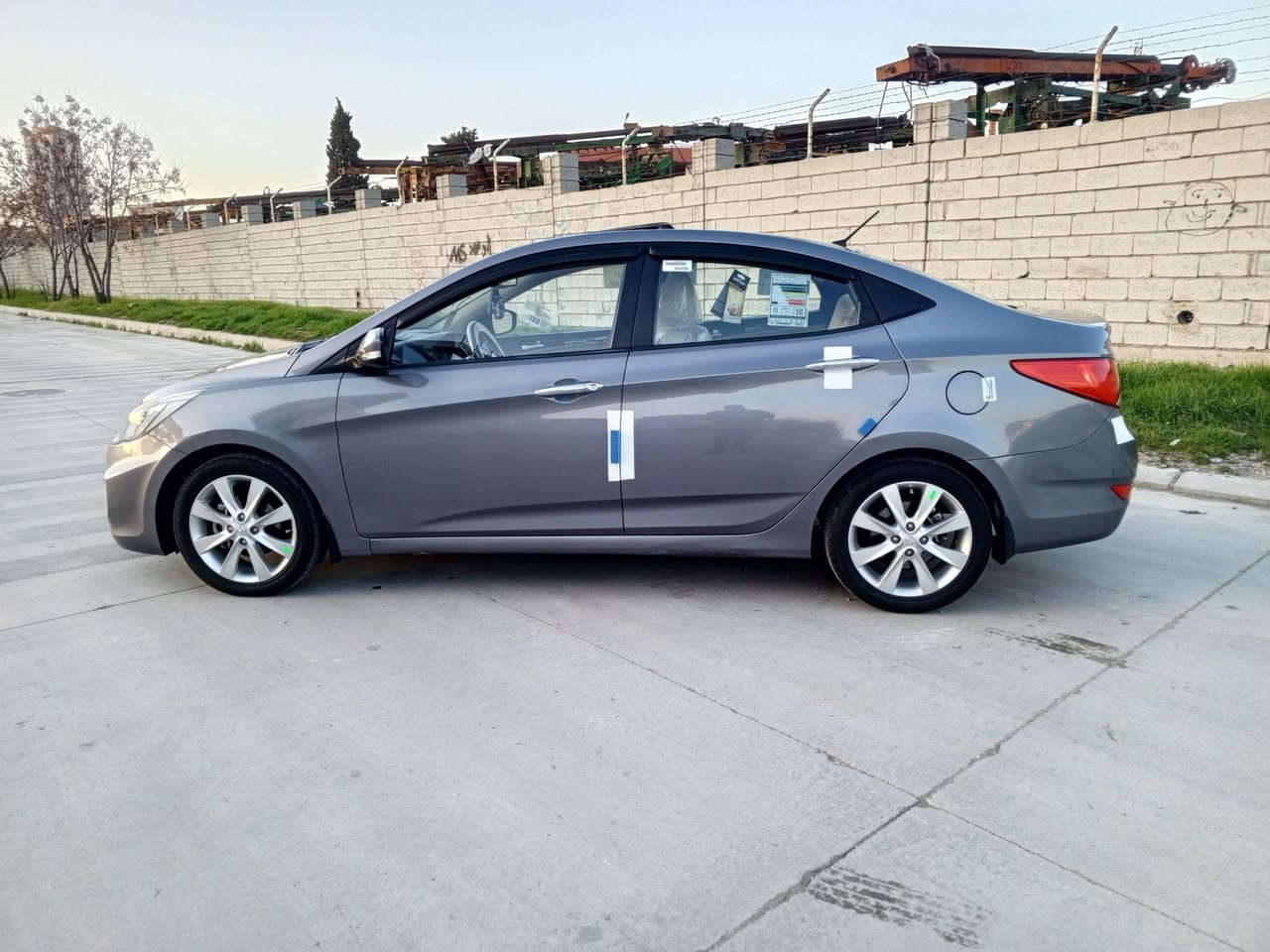 السلام عليكم للبيع هونداي اكسنت خليجي موديل 2016لون نفطي كفاله عامه بدون صبغ بيه تعديل شبر بلجاملغ سياره كلش حلوه وجديده مواصفات نص فول بدون بصمه فقط سلايت ويل كب 5ويل بك لايت شمعه اشاير بلمرايات تحكمات ستيرن نضام ايكو بلاجكتور 4دسك  نضام ABS داخل بيجي شاشه ايباد كامره مواصفات كلش حلوه سياره جديده واحله من لصور وجاهزه بدون اي مصرف اونقص ماشيه88حقيقي سياره مال بيت كير محرك تبريد كله بشرط عل وضع لشركه مامفتوح محرك 1600دوش كيرAt سيرفس كامل مسويله تخم تايرات جديد صدر امامي خلفي جديد لوك دهن فلاتر كله جديد هايدروليك جديد سويجات ثنين سبير عدا شركه  سنويه ارقام كله جديد لل2028وبسمي تحويل بنفس ليوم مكان السياره ب #السليمانيه السعر 116ورقه ومجال كلشش بسيط الشراي يخابر ***********
