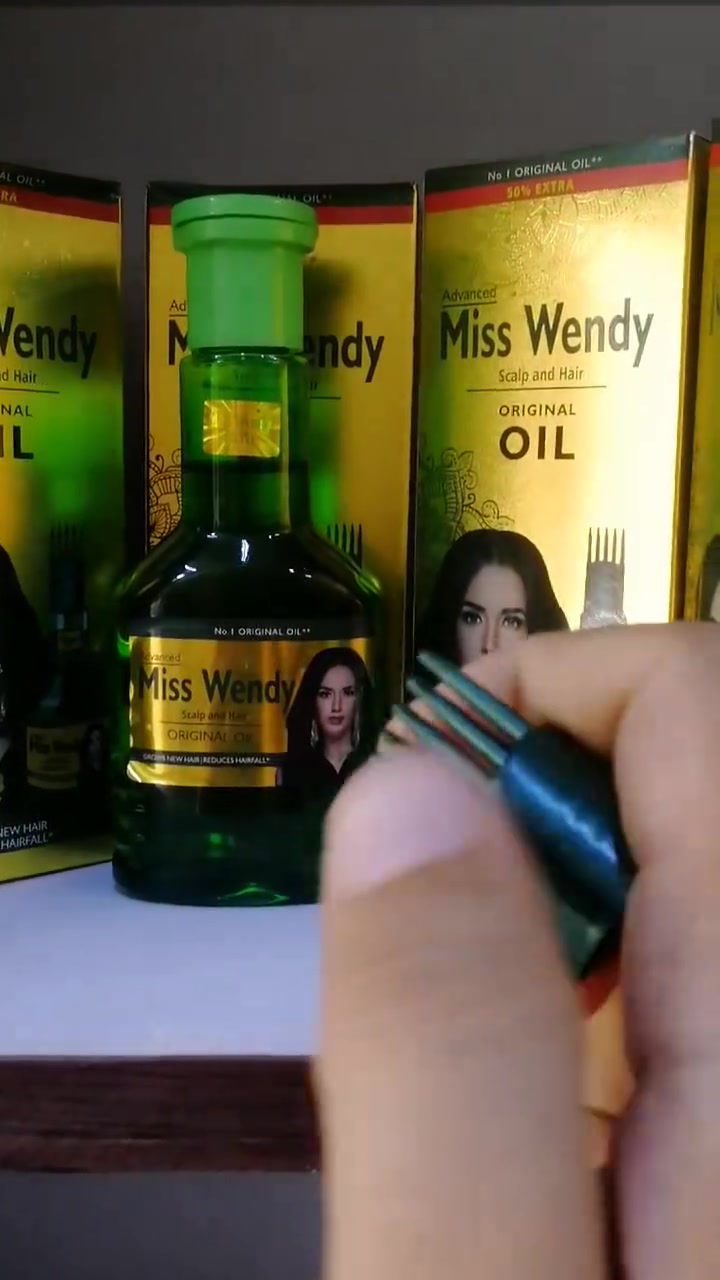 ذكريات عطر
هذا الفيديو 2×1💥 

المنتج لاول زيت الشعر الهندي ميس ويندي 💥
تحفيز نمو الشعر: يساعد بفاعلية على إنبات شعر جديد وملء الفراغات في فروة الرأس
.تقليل تساقط الشعر: يقوي البصيلات من الجذور ويقلل من معدلات التساقط بشكل ملحوظ.
تكثيف وتطويل مضاعف: يعمل على زيادة طول وكثافة الشعر ويمنحه ملمساً ناعماً ولمعاناً طبيعياً.
تنشيط الدورة الدموية: يأتي المنتج مع غطاء على شكل مشط مخصص لمساعدتك على توزيع الزيت وتدليك الفروة مباشرة لضمان وصوله وامتصاصه في الجذور بشكل أعمق.
مكافحة الشيب المبكر: يساهم في تقليل مظهر الشيب للأعمار التي تقل عن 30
وسعر بلاش بس💥 2500💥♥️

المنتج الثاني🌺
سيروم عرق السوس  للوجه  والبشرة 😍☺️
تفتيح فرط التصبغ: يساعد في تقليل مظهر الكلف، البقع الداكنة الناتجة عن آثار حب الشباب، والتلف الناجم عن أشعة الشمس
.مضاد قوي للالتهابات: يحتوي على مركبات نشطة مثل (الليكوكالكون أ) و(الجلابريدين) التي تعمل على تهدئة تهيج الجلد وتقليل الاحمرار
.مقاومة الأكسدة: يحمي خلايا البشرة من الجذور الحرة وعوامل الإجهاد البيئية التي تسرع الشيخوخة.

وسعر بلاش بس ب2000 💥 ❤️ 💕

يوجد توصيل

العنوان العلكاية شارع لاول مقابل حلويات مارشملو
او مجاور خضر للموبايل 🌹
اهلا وسهلا بيكم ♥️


**إذا كنت صاحب هذا الإعلان وتريد حذفه لأي سبب، رجاءا أرسل رسالة إلى الدعم الفني**