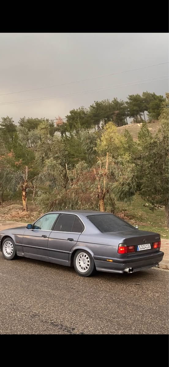 سه ياره كه بي ده عمه ته نها بو جواني  نيو به خ كراوه وه سلايت و كوشن جلد وه ته بريد له سه ر  سويج و مه نه فيست اسلي هه زه ي بو كرا وه  سه ياره جاهيزه
ره قه م ته له فون*********** اكر, نينوى
