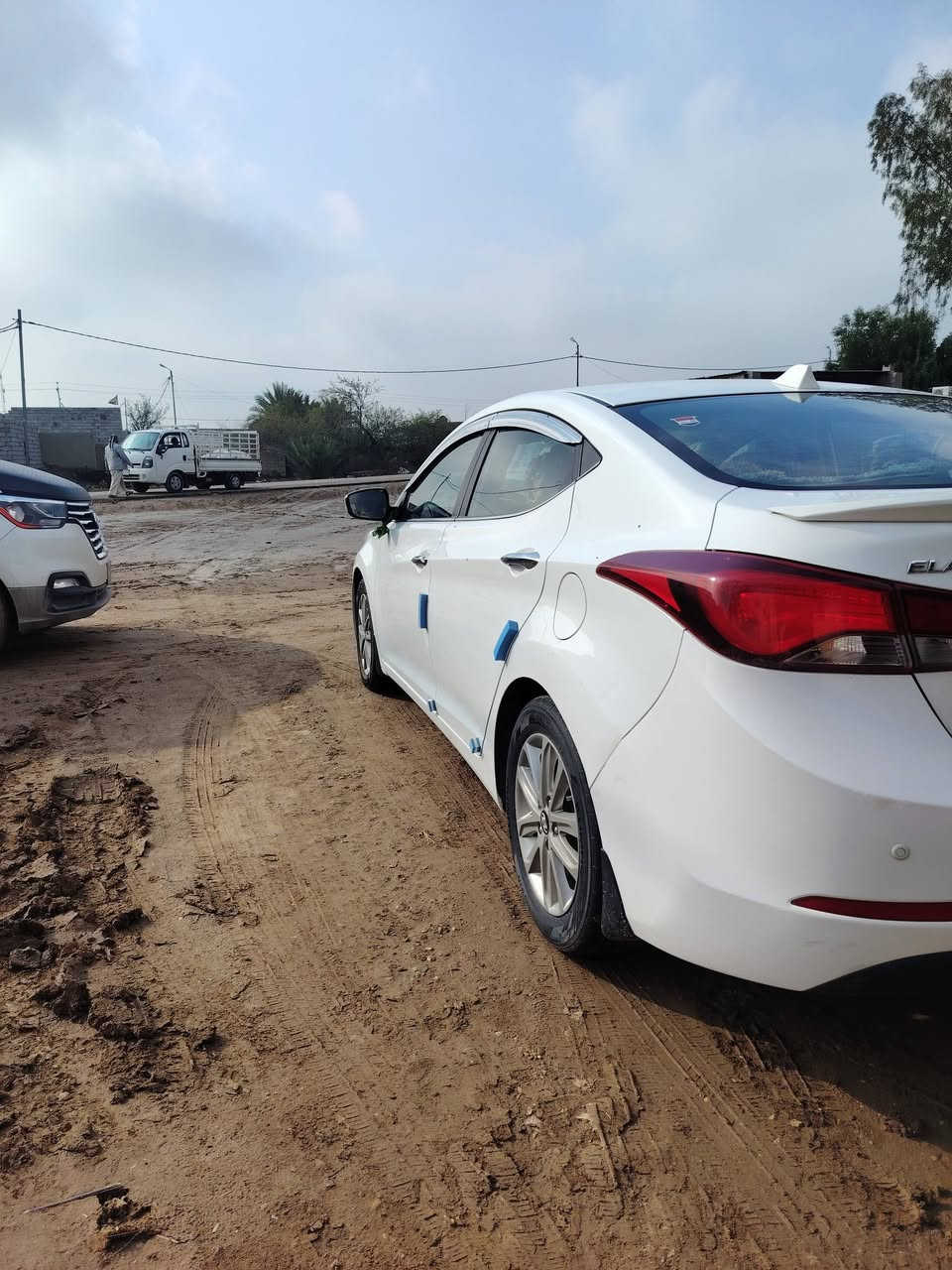 النترا موديل 2016  بغداد انكليزي بسمي فول مواصفات محرك 2000 بعده على الشركه ماشيه 100 الف فقط سياره جديده قطره صبغ ماكو ولا تبديل ولا خياس ولا شخط يعني موس  شرط التحويل سعره 140 عنوان واسط صويره ***********
