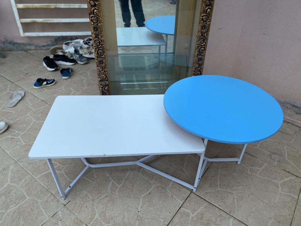 ميز وسطي مع  باترينه  سعرهم مناسب
للاستفسار ***********
