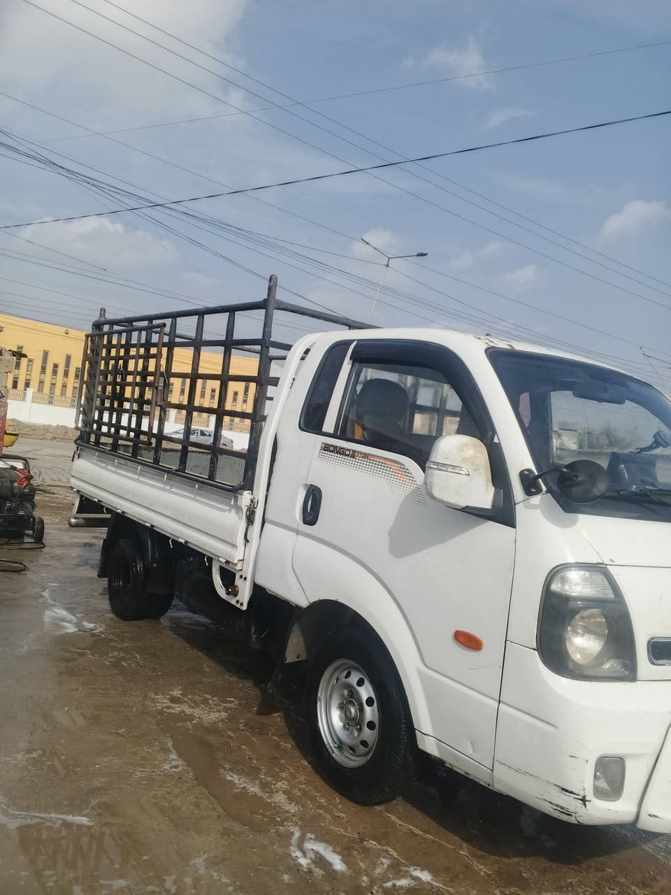 السلام عليكم كيا حمل مسكر مجول 2014 مكفول بدون صبغ ولا ضربه رقم بغداد انكليزي بدون محجر كير محرك اكسل شاصي رقم شاصي كهربائيات تبريد ثلج السعر 110تواصل***********
