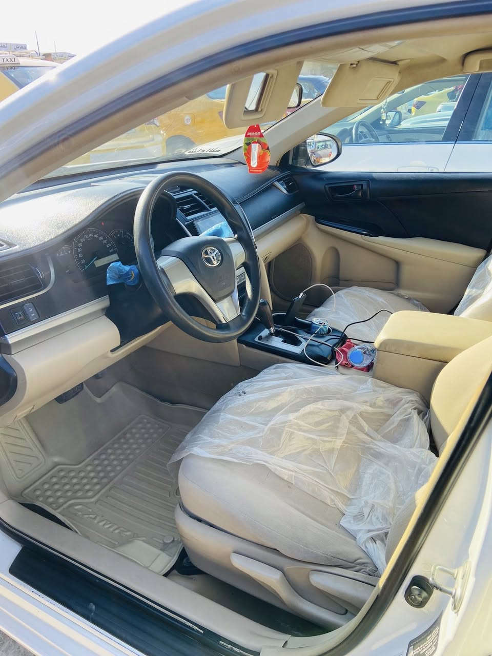 البيع كامري موديل 2012رقم سلمانيه سنويه جديده سياره بيها جاملغ صبغ شي قليل تخم تاير***********
