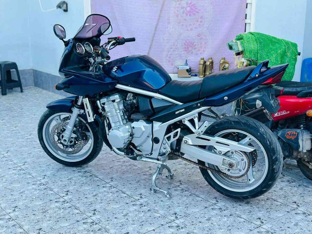 دراجه suzuki gsf 1250s موديل 2008 مكفوله من كلشي فقط مصبوغه  abc ومانع انزلاق سرعه 300 دراجه رحال تكدر تشدلهه جنط جاهزه لل اخير  لاحماوه لانقص نگره بكل وقت  مكاني ناصريه 
تريد الدراجه رقم تريد بدون رقم ماكو مشكله
رقم *********** اتصل اوتدلل

