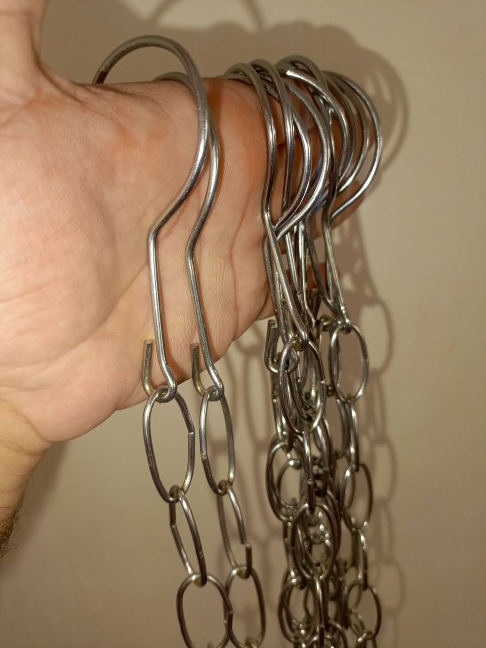 اغراض للبيع 
١. ستول. دوار. بسعر ٢٥ 
٢. مساطر جدارية. مال محل. عدد ١٦ قطعة.  لون اسود و ستيل. ثقيل. سعر القطعة ب ٤ الف
٣. تعلاكة ملابس. لون ذهبي. كتف عريض.  سعر القطعة ٥٠٠ دينار  
٤.  زنجيل تعليك ملابس بطول متر وربع. العدد ١٢ قطعة. سعر القطعة ١٥٠٠ 
٥. باية  استاند مسطرة.  اجلكم الله مال احذبة او سليبرات  العدد فوك ال ٨٠ قطعة. سعر القطعة ٢٠٠٠ دينار. 
٦.سيباية سيارة سايبا. او طيبة.  جديدة  مع كافة ملحقاتها. بسعر ٣٠ الف 
التواصل واتساب ***********  
او مراسلة خاص
