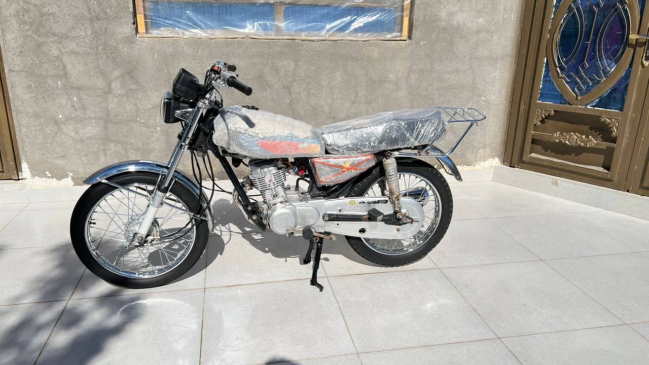 سوق الشيوخ ناحيه العكيكه 
سلام عليكم دراجه البيع دراجه كلشي نضيفه دراجه مفتوحة بستم ولفات مديل ٢١ لي يرده بيه خير ويدل هاذه رقمي 0787 047 6371
