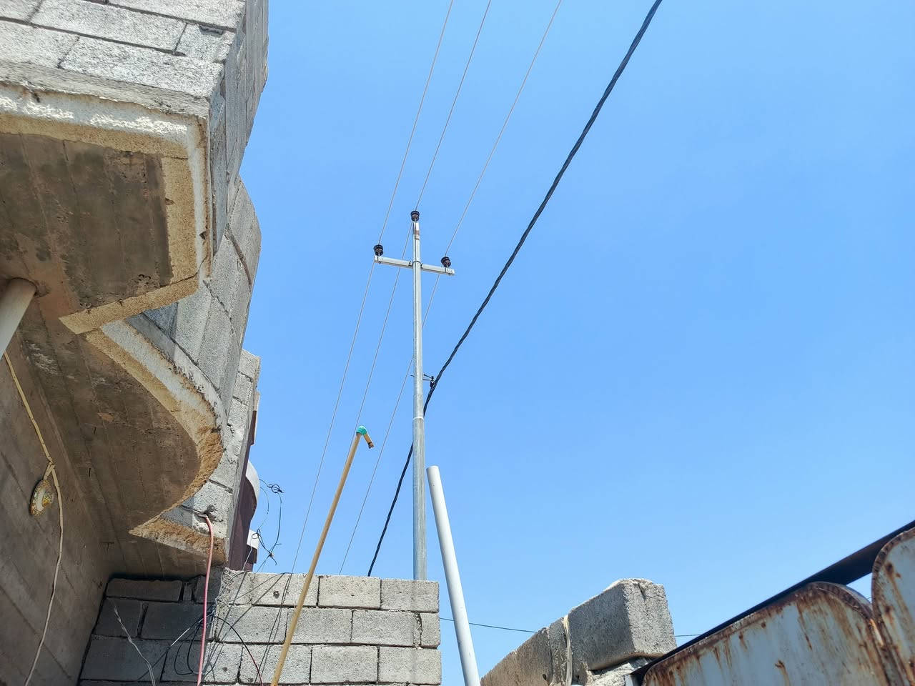 دار للبيع منطقه رجم حديد زراعي بي كارت بلدية مساحة 104 واجهة 5ونص نزال 20  سعر 30 ..***********
