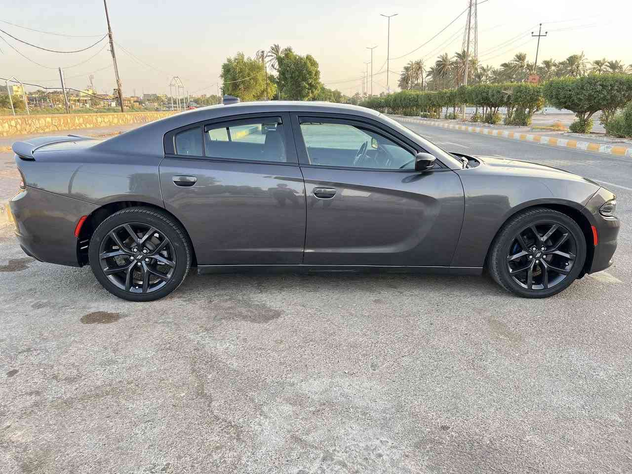 السلام عليكم للبيع فقط 
دوج جارجر 2023 أصل النداء الاخير 
دخول جديد وراد كندي 
رقم فحص مؤقت منفيز بأسمي
تترقم كافة المحافظات 
السياره ماشية 7000 ميل فقط 
كل الايرباكات سليمة 
#المواصفات  Sxt plus
* تشغيل عن بعد 
* محرك v6 3.6L
* شاشة كبيره 
* سستم صوت الباين
* ويل كب 20 
* بصمة ابواب
* كشن كهرباء 
* حساست خلفية 
* السياره علية تزويد من امريكا 
* فول تحكمات ستيرن
حادث كلش خفيف تبديل جاملغ نفس للون  السياره زيرو كل الايرباكات سليم بيه قطعتين كلير من امريكا بدووون حادث وسعره 240 مكان السيارة ميسان *********** السياره كلش جديدة + صور الحادث موجودة بالمنشور
