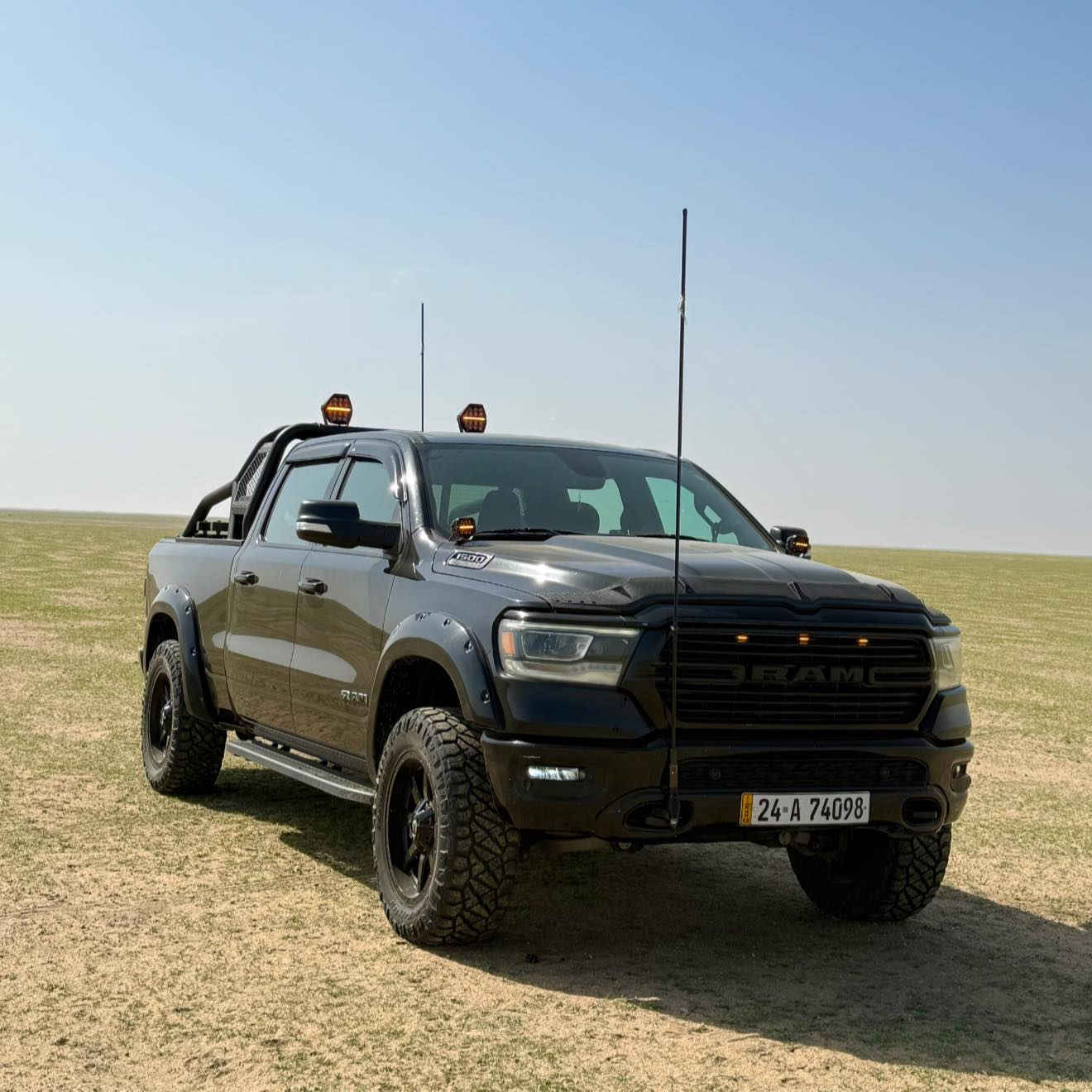 للبيع رام بك هورن شكل الجديد فور ويل  
بسمي 
✳️وارد امريكي حادثهة تبديل باب خلفي ورش صبغ بل جملغ الخلفي 
✳️رقم دهوك جديد بسمي 

RAM 1500 BIGHORN 

رام 1500 بك هورن .

الموديل : 2021 . (وارد امريكي) . 
العداد :  (46 الف  ميل ) .
المحرك : V8 5.7L .

السعر:335 ورقة 

المواصفات :
* دفع رباعي 4x4 . 
* مقعد السائق كهربائي . 
*المقاعد الأمامية تدفئة.
* دوسات جانبية .
* دخول ذكي (بصمة). 
* تشغيل عن بعد .
* شاشة كبيرة 8.4 أنچ .
* حساسات امامية وخلفية .
* مانع تصادم خلفي (اوتوبريك) .
* رادار جانبي نقطة عمياء .
* مكيف خلفي .
* اشارات على المرايا الجانبية . 
* ويل قياس انج فيول امريكي اصلي .
* نظام اطفاء وتشغيل اوتماتيكي .
* مرايا كهربائية جانبية قابلة للطي كهربائيا .
* المرايا الجانبية تدفئة . 
* امكانية تعديل ارتفاع دواسات البنزين والبريك .
* هاند بريك كهربائي .  
* حساسات امامية وخلفية . 
* مرايا مع خاصية التعتيم الذاتي . 
* مساحات تخزين إضافية تحت المقاعد. 
* الواجهة الأمامية بلاك . 
* لايتات امامية LED بلاد .
* بك لايات خلفي LED بلاد .
* غطاء بدي المنيوم .
* غلاف حوض .

السيارة مرفعة من امريكا كت امريكي 4 انج 
اطارات 35 انج نيتو امريكي بلاد 
مجهزة من كلشي من محجر وغطاء سلايت وغلاف بدي داخلي 
تخم بلاجكتورات درجة اولى 
مكان السيارة بغداد شارع فلسطين 
***********
