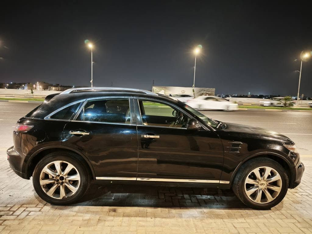 انفنتي fx35 مديل 2008 خليجي 
مبدل بيه جاملغ امامي بدون ضرر داخلي على صبغ الوكاله 
مكينه حلوة كير جديد بعده بضمان شرط الفحص
سنويه لل٢٧ وراعيه موجود 
داخليه اسود مشمشي 
كراسي كهرباء تدفئه خزن ميموري 
سنتر لوك 
صندوك شفط 
تبريد قطعتين 
حساسات امامي خلفي
فتحت سقف
كامره خلفيه
مري كهرباء 
تحكمات ستيرن 
مثبت سرعه 
حداده صدر امامي خلفي جديد
فلنجات جدد
تايرات جدد
راديتر جديد
البدي الخارجي بي ملاحظات وجراد 
بيعه مستعجل ب٨٠ وبيه مجال مكان السياره بصره
تواصل (***********) الخضير, المثنى
