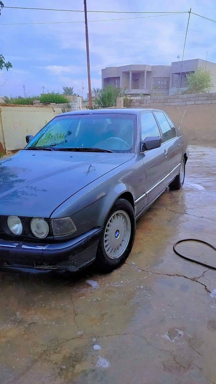 للبيع BMW ألماني رقم صلاح الدين 🇩🇪
للشراية  فقط، سيارة بي إم دبليو ألماني، رقم صلاح الدين، سيارة استخدام محترم وحالتها جيدة، جاهزة للاستخدام اليومي والسفر.
مواصفات السيارة: ✅ المحرك شرط، يشتغل بصورة ممتازة. ✅ الكير شرط، تبديلاته ناعمة وما بيه أي ملاحظات. ✅ منظومة التبريد شغالة 100% وما بيها أي مشكلة. ✅ شرط تحويل وكالة. ✅ الكَشَر شوف العين. ✅ الصدر الأمامي جديد. ✅ الصدر الخلفي نص عمر. ✅ السيارة شكلها مرتب وما تحتاج مصاريف أساسية.

 ويرهم مراوس. حسب القناعه
 السعر ٢٧ورقه ، وبيه مجال بسيط  بعد المعاينة.
اللي يدور على بي إم ألماني نظيفة وبسعر مناسب، يتواصل خاص أو اتصال، وأهلاً وسهلاً  ***********
***********
