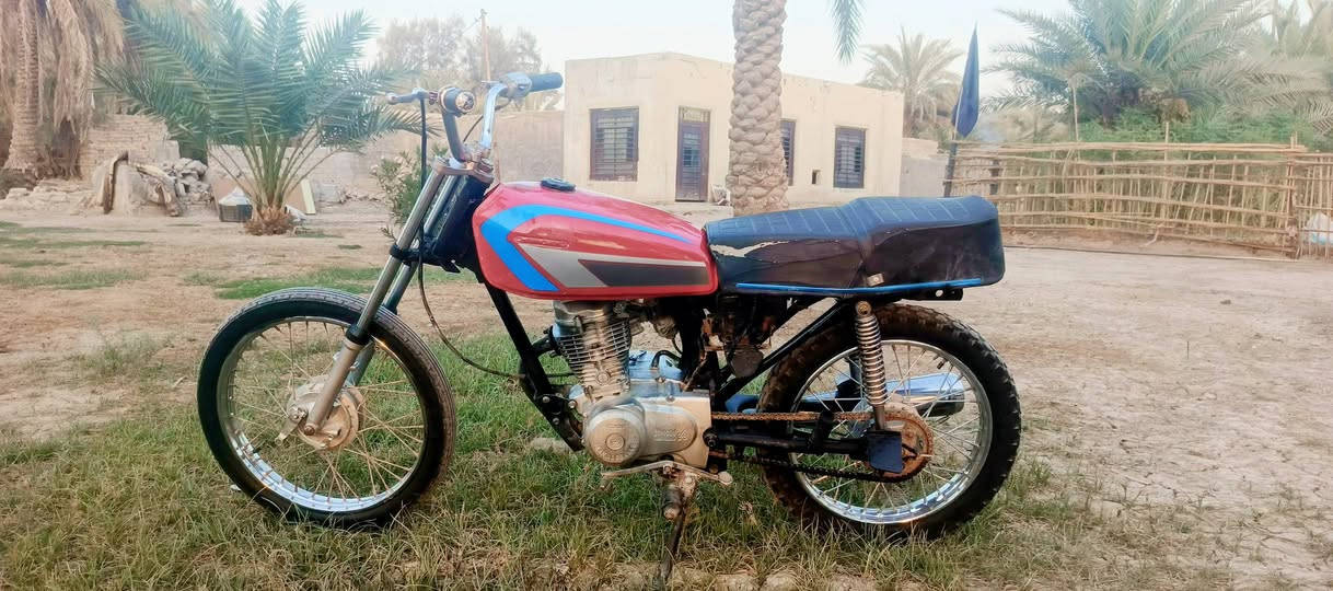 دراجه للبيع اوراق
شاصي موديل ٢٠١٥معمره 
للبيع او المراوس 
ب٣٥٠وبيهه مجال 
المكان الشوملي 
***********

