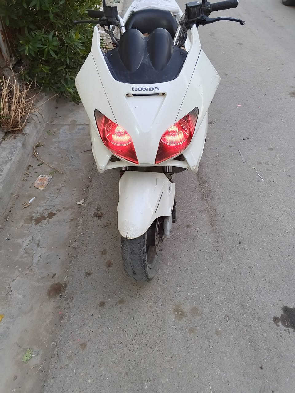 سلام عليكم شباب فورزة شغالة بيه نواقص سويج ،+كفرات تعبانة صوت محرك بس هية شغالة  كاملة مال رمبة أوراق كاملة مكينة مامفتوحة ابد سعر300بيهة مجال مكاني بغداد شعلة هاذا رقمي وتساب أو نتصال‏‪***********‬‏
