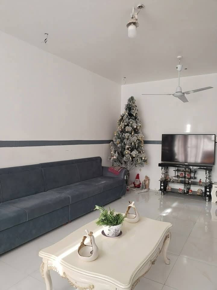 🏡 دار طابقين + مشتمل للبيع 🏡
📍 الموقع: الحلة / بابل / حي الجزائر خلف مستشفى الحياة

✨ تفاصيل العقار:

المساحة الكلية: 275 متر
واقع حال 300 متر 
 (طابو زراعي / سند 25)

الطابق الأول: استقبال + هول + مطبخ + غرفتين نوم + مجمع صحيات

الطابق الثاني: غرفتين نوم + سطح

المشتمل: كامل، يحتاج فقط إلى تشطيب

✅ جميع الخدمات متوفرة
✅ موقع مميز قريب من المستشفى والخدمات

📞 للاستفسار والاتصال:
***********
