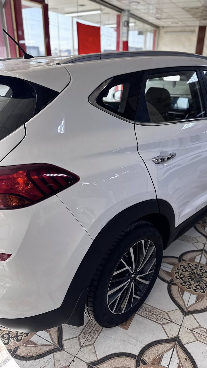 السلام عليكم توسان موديل 2020 شركة الكاصد فول مواصفات بستثناء البنرامه                 
السياره كفاله عامه والسونر موجود بالصور 
المواصفات 
ماشيه 94 الف حقيقي 
بصمه 
كشنات اماميه كهرباء 
هندبريك بالرجل 
تحكمات ستيرن
شاشه جبيره بلاديه 
تبريد قطعتين 
داخل مشمشي لونين 
كشنات جلد 
مري شفط
حساس امامي خلفي 
مكاني صلاح الدين قضاء بلد 
***********
