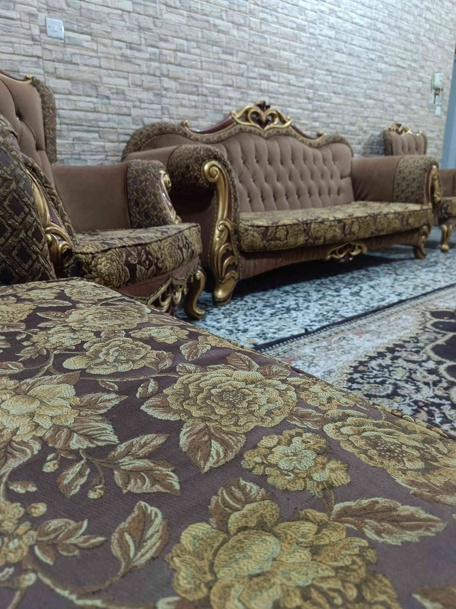 تخم تركي ملكي 10مقاعد خشب زان السعر ٦٠٠ المكان كوفه ***********
