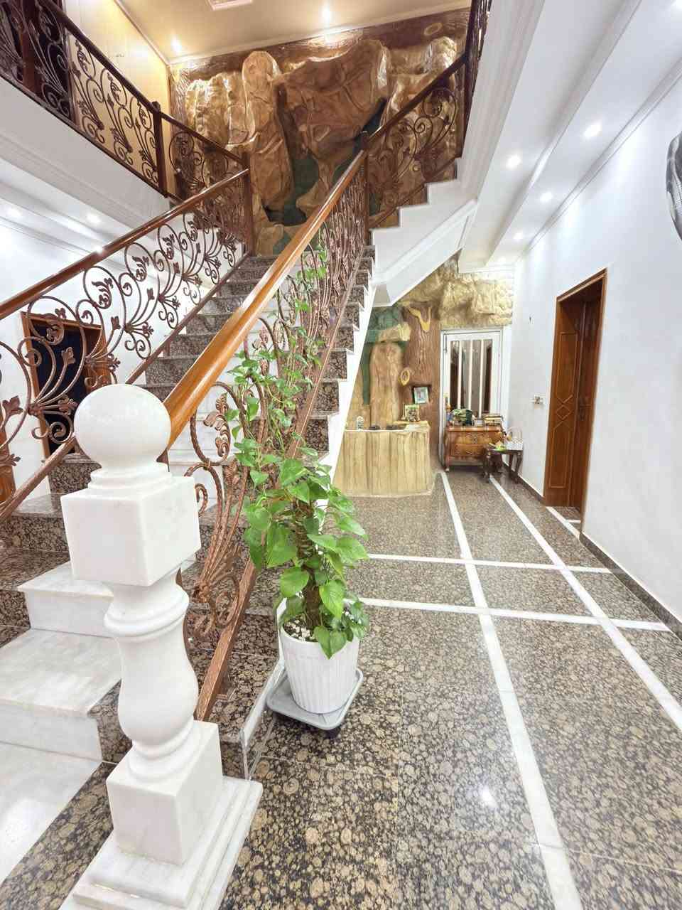 ‼️من العروض المميزة‼️

⭕️دار للبيع في حي الكرامة الاولى خلف الفنهراوي 

⭕️المساحة ٤٤٤م طابو صرف الواجهة ١٧ونص 

⭕️بناء حديث 

⭕️الطابق الارضي يحتوي على صالة وهول ومطبخ حار وبارد وغرفتين نوم ومجمع صحيات 

⭕️الطابق الثاني يحتوي على ثلاث غرف نوم ماستر 

⭕️لطلب السعر مراسله الصفحة او الاتصال على الارقام 

*نستقبل جميع عروضكم السكنية 🏠 والتجارية 🏡 بكافة مناطق الحلة 
……………………………..
للمزيد من المعلومات⬇️

*مراجعة مكتب بابل الكائن في شارع ٦٠ مقابيل حلويات ريف دمشق اوكراج ناجي كماش سابقاً او الاتصال ☎️ 

***********ابو احمدالاسدي  
***********احمد الاسدي
***********امير الاسدي
