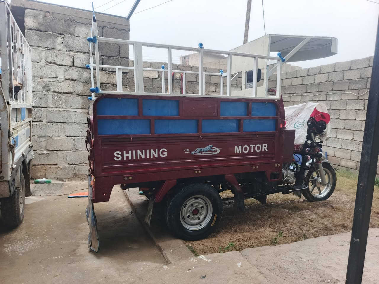 اسلام عليكم عندي هاي الستوته للبيع استوته مضيف نفس موهيا بل صور الشاصي شرط واير منيا شقاله المحرك ما مفتوح ابمليون وسبعه ميه ويه المحجل ول قمريه بدون المحجل وقمريه ابمليون وا ستميه عنواني اليمن رجم حديد ها ذا رقمي للتواصل ***********
