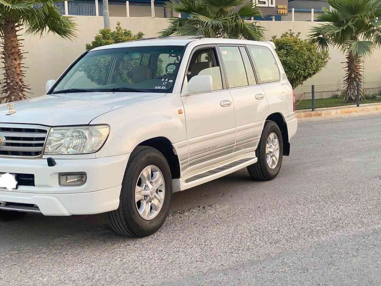 تۆیۆتا لاندکرۆزەر 
مۆدیل 2005 فول مواسەفات GXR
سبوغ هیچی نیە
دیفلۆک
ئاوینە ئۆتۆ 
سلاید و کامیرە 
چوار تایەی تازەی بۆ بەستراوە
قەباغى مەکینەی کرایتەوە بەس بەشەرت
گیر بە شەرت 
سەیارەکە چرکەی تێدا نیە
زۆر پاک ماوەتەوە
تەنها دوو شوینی بچووکی تەعدیلە
ژ.م *********** أربيل, العراق
