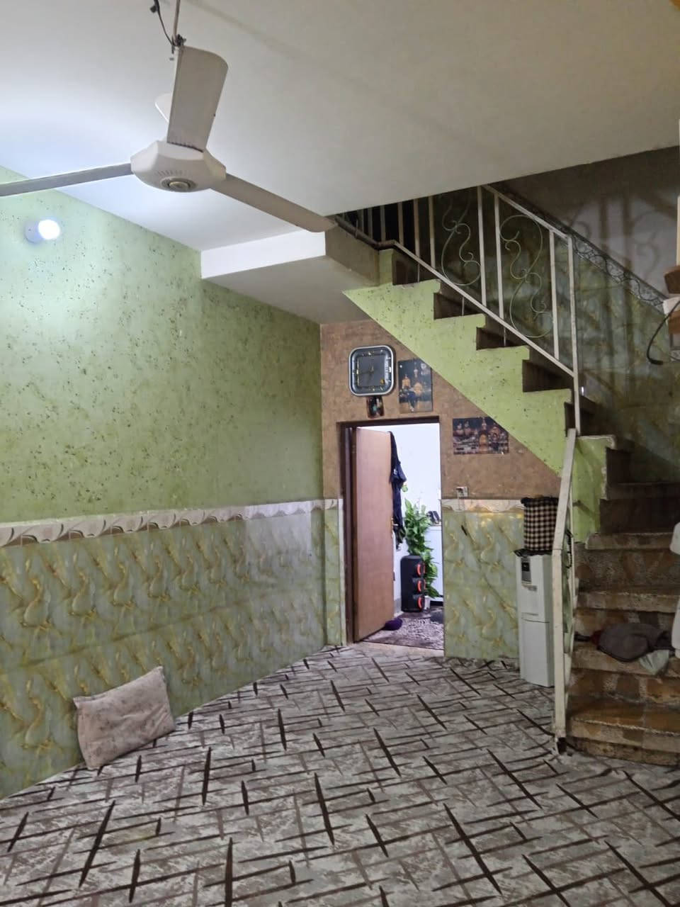 يالله بيت لليجار. طابو صرف نجف حي ميسان ***********

طابق ونص. غرفة.   صالة.     مطبخ.    استقبال 

صحيات. داخلية.  وخارجية الطابق الثاني. غرفة. وصالة 

       سعر. اليجار. 325. الف. ***********
“””””””””””””””””””””””””””””””””””””””””””””””””””””””
             مكتب ابو حوراء الحسناوي للعقار 

            بيع.      شراء.   ايجار.  رهان

عنوان المكتب نجف حي ميسان مقابل السوك الأخير 
""""""""""""""""""""""""""""""""""""""""""""""""""""
