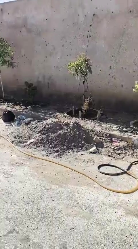 مشتمل للبيع ٧٥م للبيع بشارع ابو سمير بل 26 بالبدايه ع مدارس وساحة طابق واحد استقبال ومطبخ وصحيات وغرفه نوم نظيف كلش وجاهز السكن فارغ حالياً بناءً معزول غير مشترك 
السعر ٥٨ وقابل للتفاوض 
***********
