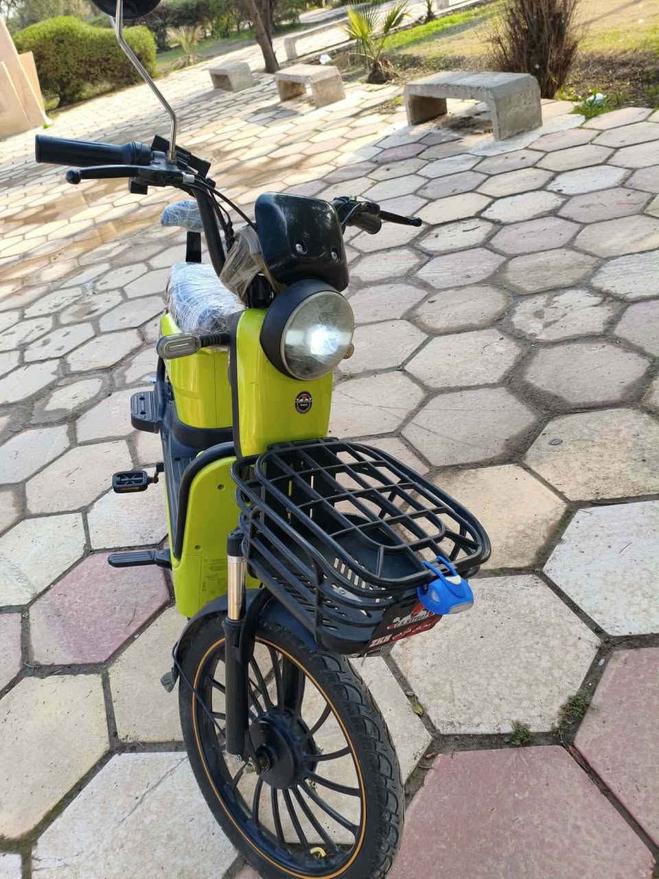 دراجه شحن ححم٢٠ اخو الجديد مابي اي عيب كلها شغال سعرها ٣٥٠ (***********)
