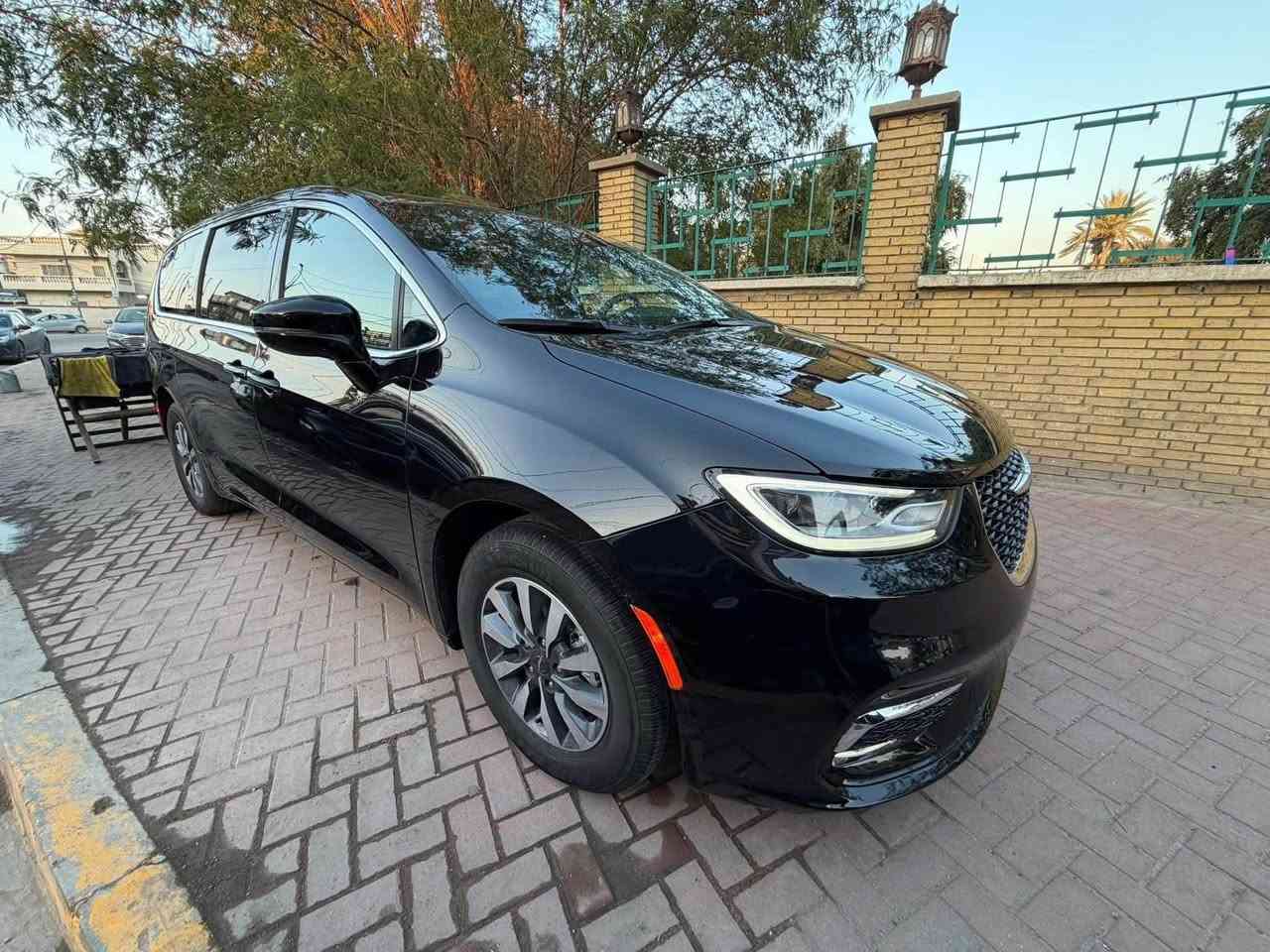 كرايسلر باسفيكا 2025 CHRYSLER PACIFICA HYBRID السعر 222$ ✅ تشتغل وتمشي بدون ايرباك ‼️

السعر ب222$ 🔥 الرقم مجاني معفي بدون رسوم ✅ 
داخلة بكتاب شهداء سكن بغداد 👍

الحادث كما موضح بالصور … فقط جاملغ بدون ايرباك ✅
بدون دواخل مكفولة من اللغد والشواصي ماشية 17 الف ✅
السيارة على حادثها ممصلحة تشتغل وتمشي بجم كبس ✅

ثلاث أنظمة - هايبرد - بانزين - بلك ان .

موديل 2025 ✅
بدون ايرباك ✅
ماشية 17 الف فقط ✅
 

#مواصفات تورنك L فول تجي عدا الفتحة :

1- بصمة تشغيل وابواب بصمة 5

2- هاند بريك بصمة كهربائي

3- محرك 6 سلندر 3600 هايبرد وبانزين بلك ان

4- هيترات بالكشنات

5- رادر امامي وجانبي 

6- بيبان كهرباء ( تحكم ريمونت ) وبصمة أبواب 

7- صندوق كهرباء شفط بصمة 

8- رادار امامي خلفي بريك ذاتي توقف مانع تصادم

9- كشنات جلد VIP منفصل 7 راكب

10- مانع انزلاق 

 11- كشن خزن ميموري حركات 2

12- لايت لد الشكل الجديد 

13- تنبيه الخروج عن المسار 

14- تبريد مركزي ثلاثة قطع منفصل

15- تدفئه كراسي وستيرن تدفئة

16- تحكم استيرن فول 

17- اشاير بالمري وهيترات بالمري

18- تشغيل عن بعد 

19- كير ماوس 

20- مثبت سرعة 

21- منافذ USB و TiBC متعددة خلفية وامامية

22- حاكيات متعددة

سعر مناسب 🔥 222$ ✅ 222$ 🔥 ✅ 

السيارة تشتغل وتمشي جديدة حيل ماشاء الله ✅ 

مكاني الاعظمية للاستفسار اتصل ***********

‏‭ بغداد, العراق
