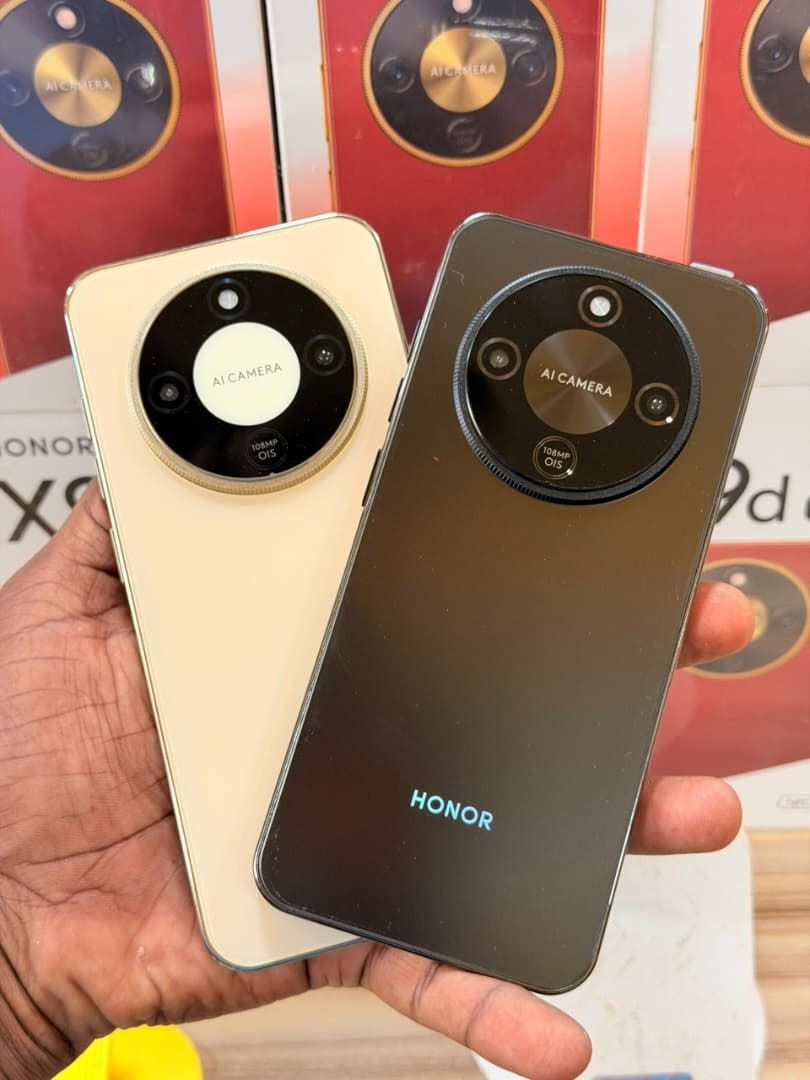 للبيع *🔥 HONOR X9D 5G شبيه 🔥*  
*شكل فخم.. سعر خفيف: 370 ألف بس 💸*

📱 شبيه الأصلي - تصميم فاخر زي الفئة العليا  
⚡ شاشة كبيرة + 256GB / 12GB رام - غير حقيقية  
✅ مناسب واتساب، فيسبوك، يوتيوب، استخدام يومي  
📦 جديد مقفول

*📍 توصيل:* بورتسودان | عطبرة | أم درمان | كسلا | مدني | ربك كوستي  
*📞 للحجز:* خاص  
*الكمية محدودة 🔥*


**إذا كنت صاحب هذا الإعلان وتريد حذفه لأي سبب، رجاءا أرسل رسالة إلى الدعم الفني**