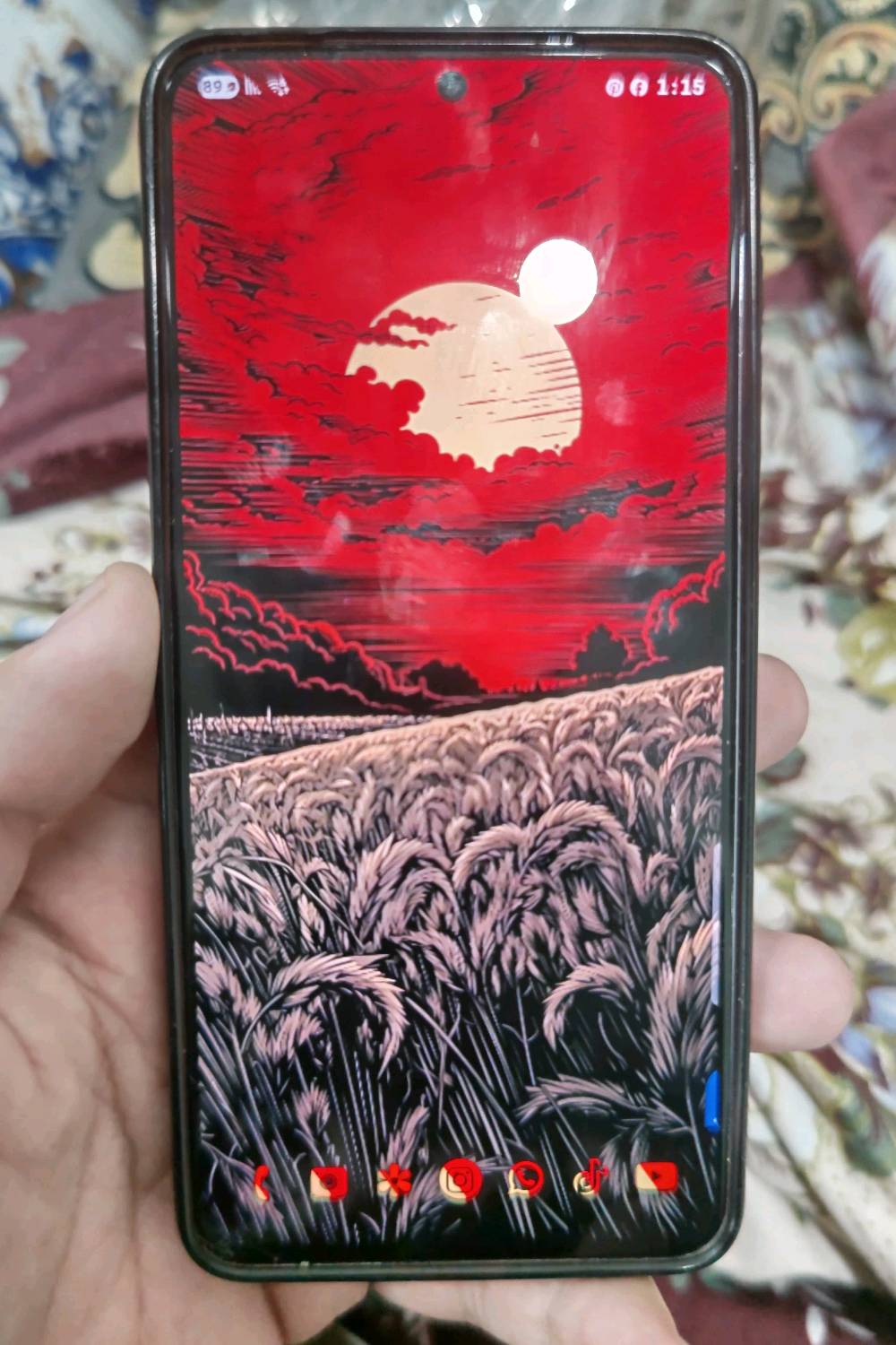 للبيع: Samsung Galaxy S21 5G
​الجهاز شغال وما بيه أي مشكلة بالأداء.
​الملاحظات: موجود فطر صغير بالشاشة (لا يؤثر على اللمس).
​السعر: 230 ألف دينار.
​الموقع: بغداد باب المعظم
ممكن تذكرلي سعة الجهاز بالضبط شكد؟ يعني 128 لو 256، وياها الرام إذا تعرفها؟: 
256GB 
الجهاز إصدار ياباني دكومو، هل هو سيم فري ويشتغل على كل الشرائح بدون مشاكل؟: 
ياباني
شلون حالة البطارية؟ تقريباً شكد تصمد وبيها ضعف أو سخونة بالشحن لو لا؟: 
البطارية جيدة جدا
هل بيه أي صيانة سابقة أو تبديل قطع، خصوصاً الشاشة أو البطارية؟: 
لا الجهاز ممفتوح 
إذا أكو ملحقات ويا الجهاز مثل العلبة أو الشاحن أو الكيبل، تكدر تذكرها؟ وبعد أنت متوفر للتسليم بأي وقت وبأي منطقة من بغداد؟: 
فقط شاحن 