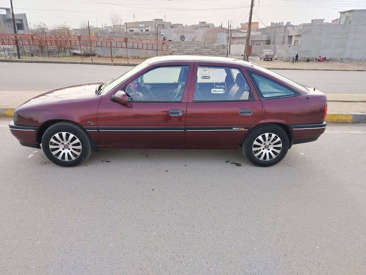 السلام عليكم فكتراه.موديل١٩٩١ حجم ١٨ سنويه عضم كاربون بيها محرك وكير بشرط شرط التحويل صبغ سقف الجملاقات الخلف جملي فقط سنويه جديده سيارة كليش بيها شقال السعر ٤٢ العنوان موصل جانب الايمن قرب الهزه المرور *********** الاسيا *********** خاص ماجوب
