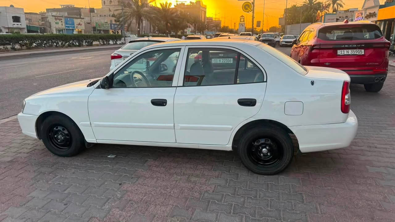 هونداي فيرنا موديل 11  رقم بغداد مميز اربع ارقام كير اوتماتيك سياره خير من الله كامله كير مكينه تبريد بدون صبغ فقط بوراد اماكن بسيطه السعر 73بيه مجال بسيط 
مكان السياره بغداد جميله ***********
