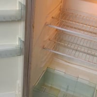 ثلاجه للبيع مكاني الامين بغداد رقم تواصل 07706129920 وبي واتساب