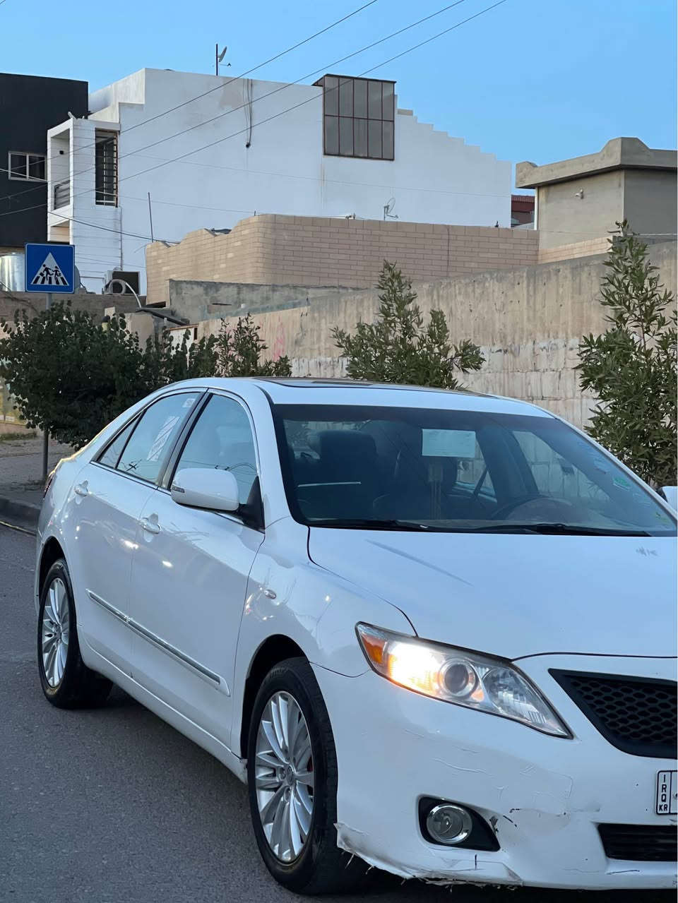 سلام عليكم 

كامري موديل 2008 glx 
محدث شكل 2011
فول موصفات خليجي 
سلايد 
تحكم استيرن 
شاشه و كامير 
كشنات كهربائي
تبريد مركزي 
جامات كهربائي 
لون ابيض 
4 تايرات جديد 
رقمها مميز 
سنويه جديد لحد 2026 شهر 12 
بشرط تحويل 
ضررها بونيد صبغ + هيلال صبغ + نص جاملغ صبغ + 4 مكانات بارد قليل كلش 
محرك 2.5 
كير محرك بشرط 
سعررها 113 وبيها مجال 
مكان كركوك 
***********
*********** كركوك, العراق
