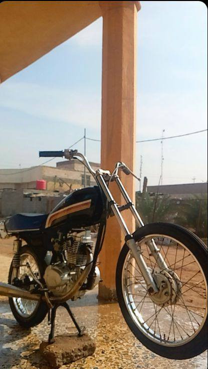 سلام عليكم دراجه كلك للبيع دراجه مفتوحه ولفات محركه نضيف شاصيه مكفول ويل خلفي جديد  دبلات جديده داحه مرتبه مكان بصره شط العرب سعر ٤٢٥ وبيه مجال قليل***********
