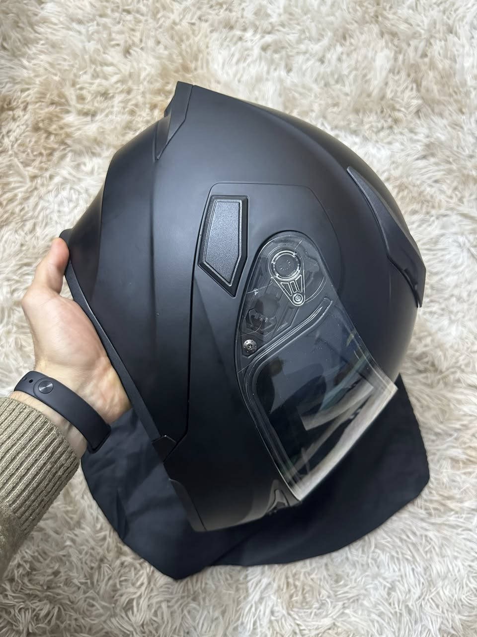 سلام عليكم خوذه تايوان اصلي فج قلاب دبل جامه بطانه اصليه جديده ممستعمله سعرها 50 مكان بغداد ***********
