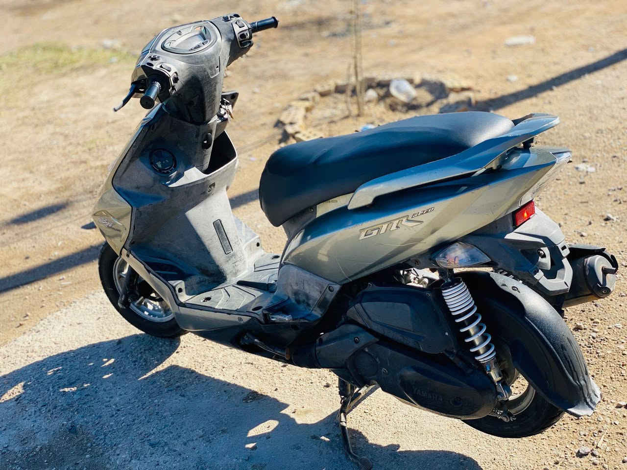 سلام عليكم دراجه للبيع جيتي ار دراجه شلعه ومعدل فول موديله 2014 كهربائيات كله شغاله المكينه مكفوله بس البجم مصبوغ كله ختم واحد المكان الكماليه الرقم ***********
