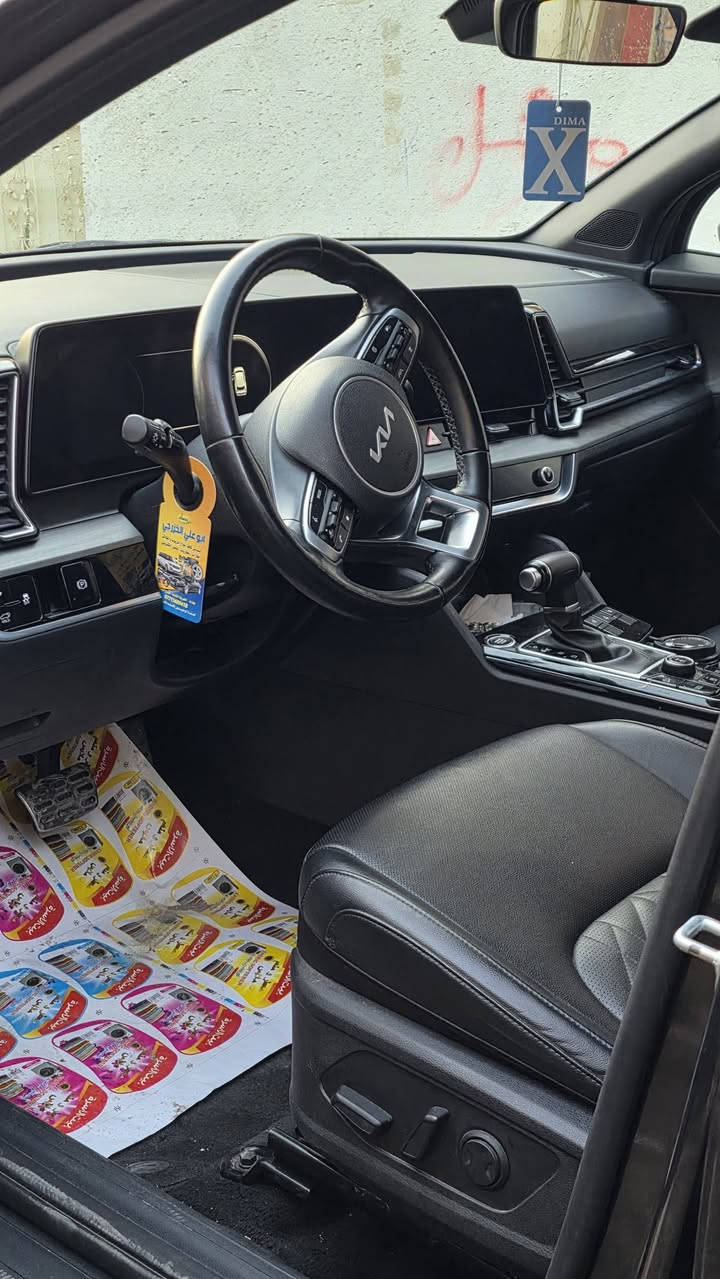 الموديل: 2024 Kia Sportage X-Pro
معروفة مواصفات ال x-pro وكلشي موضح بالصور والحادث والسونار

نوع السيارة: SUV دفع رباعي (AWD)

ناقل الحركة: أوتوماتيكي 8 سرعات

القيادة: دفع رباعي AWD (Active AWD)

المحرك: 2.5 لتر 4 سلندر بنزين (GDI + MPI)

شاشة معلومات وترفيه: 12.3″

دعم: Apple CarPlay & Android Auto

تكييف هواء أوتوماتيكي

بانوراما 

كاميرا خلفية + حساسات ركن

مقاعد مريحة ونوافذ كهربائية

نظام تثبيت سرعة ذكي (Smart Cruise Control

ماشية 23119
رقم بغداد 
 السعر / 23500 
العنوان / بغداد
***********
