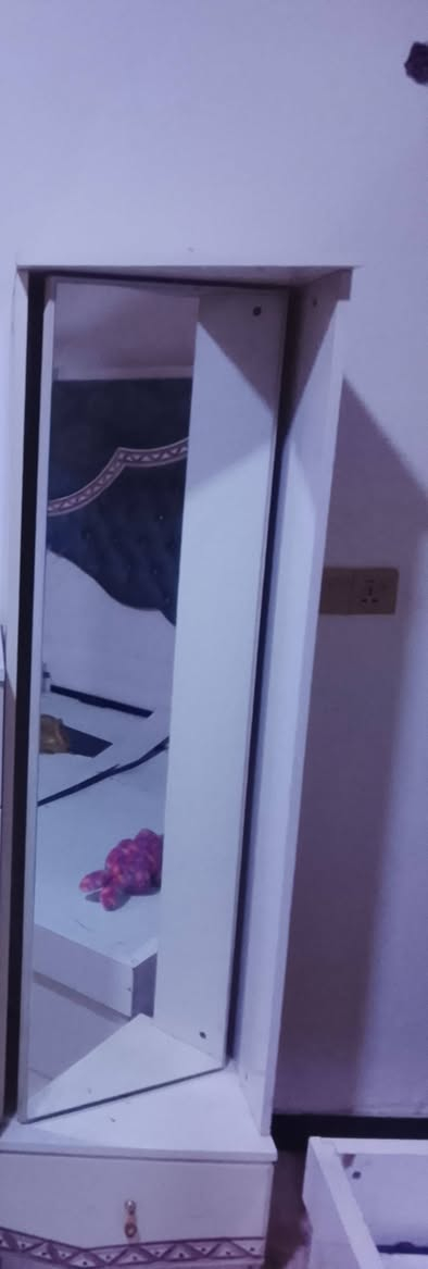 اخوان السلام عليكم غرفه تركيه بسعر مناسب كلش الضرر بس الجربايه المسند الحديد مكسور يرادله لحيم كلشي مابيها نضيفا وبسعر اخو البلاش صدكوني حجم كبير 
هذا رقمي *********** موجود واتساب
