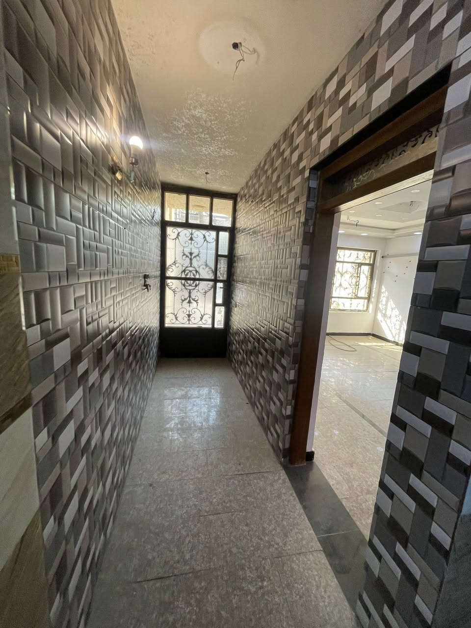 � فرصة ذهبية 
 #للبيع  بيت بسعر 600 مليون   في قلب  #السيدية 🔥
📍الموقع البيت : مربع الاقتصادين خلف شارع العلوه              

#لمعرفة #السعر #الرقم ( 2 ) #سأتي #السعر #مباشره

🏡 تفاصيل العقار:

 • المساحة: 168 م²
 • الواجهة: 6 م
 • النزال: 28 م

✨ التقسيم الداخلي:
الطابق الأول: صالة   + مطبخ + حمام + غرفة نوم 
الطابق الثاني: 3 غرفة نوم  +حمام  
الطابق الثالث: بيتونه            

📞 للتواصل: *********** (اتصال أو واتساب)

🏢 مكتب برج الياقوت للتطوير العقاري
📍 السيدية – شارع مركز الشرطة، بجوار صيدلية وصال شوقي، مدخل شارع أبو النخيل
