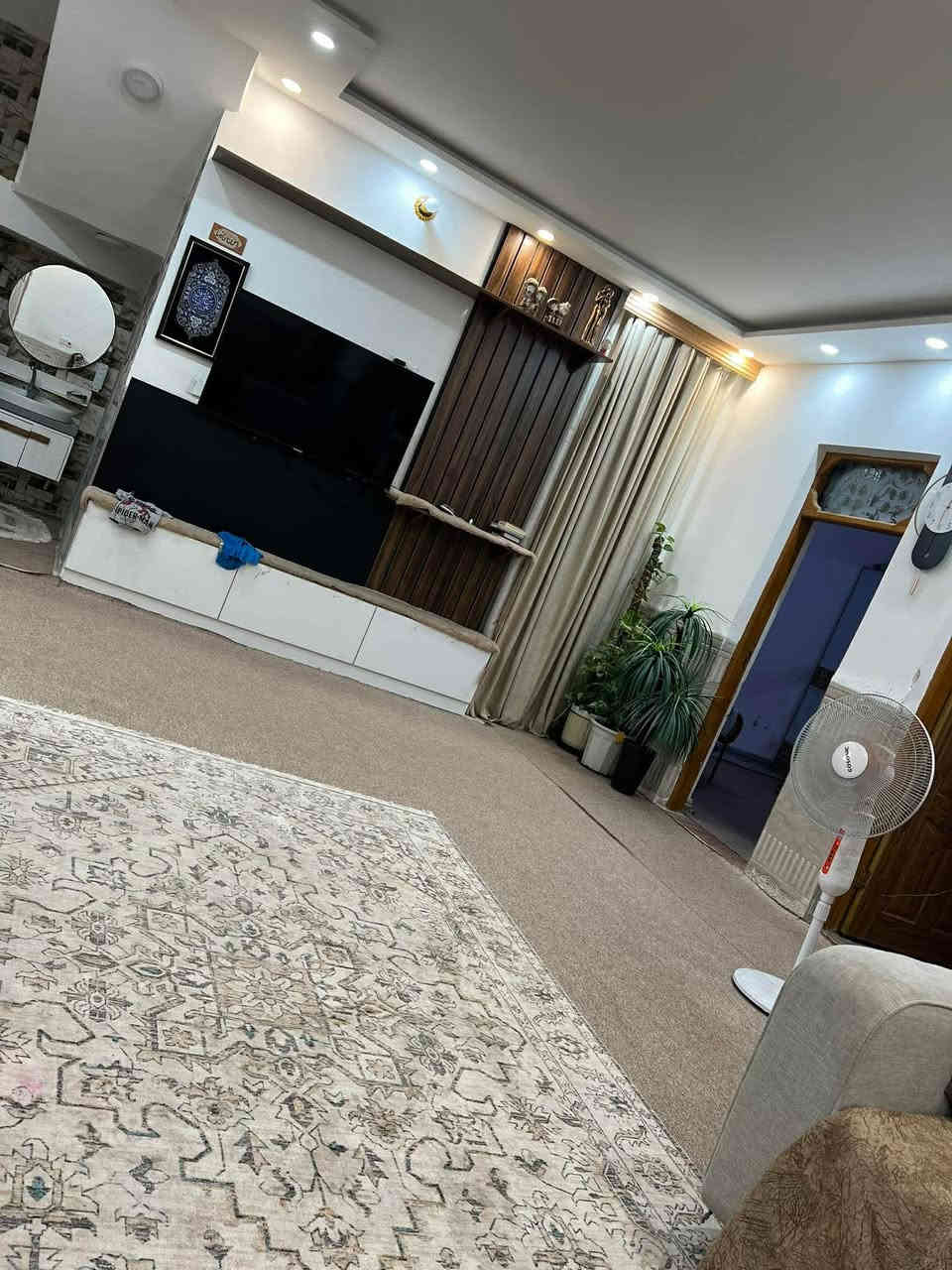 بيت للبيع مقابل قرية الغدير عامود ٣١٧
١٥٠ متر غرفتين نوم مطبخ صاله استقبال حمام خارجي وداخلي
طابق ثاني بي مخزن كبير 
شارع مبلط ماي كهرباء
السعر ٦٠ مليون
للاستفسار الاتصال ع الرقم 

0781 085 4110
