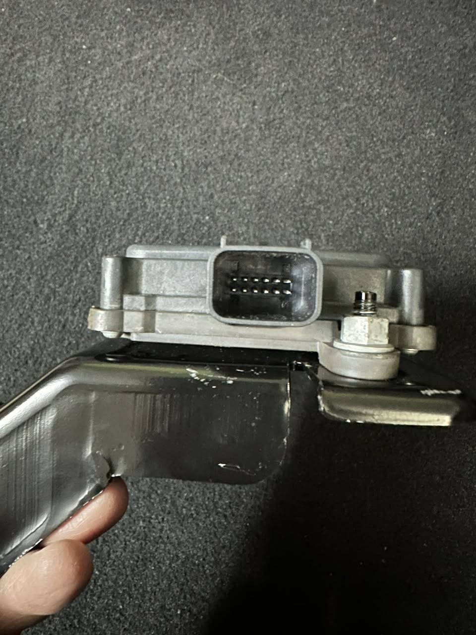 السلام عليكم 

من رخصه الادمن المحترم //

رادار امامي هو والقاعده ( البراكيت الحديد ) اصلي تفصيخ شرط الفحص يرهم بلايزر من 2019 لل 2025 وشرط الفحص , بغداد واتس اب ***********
