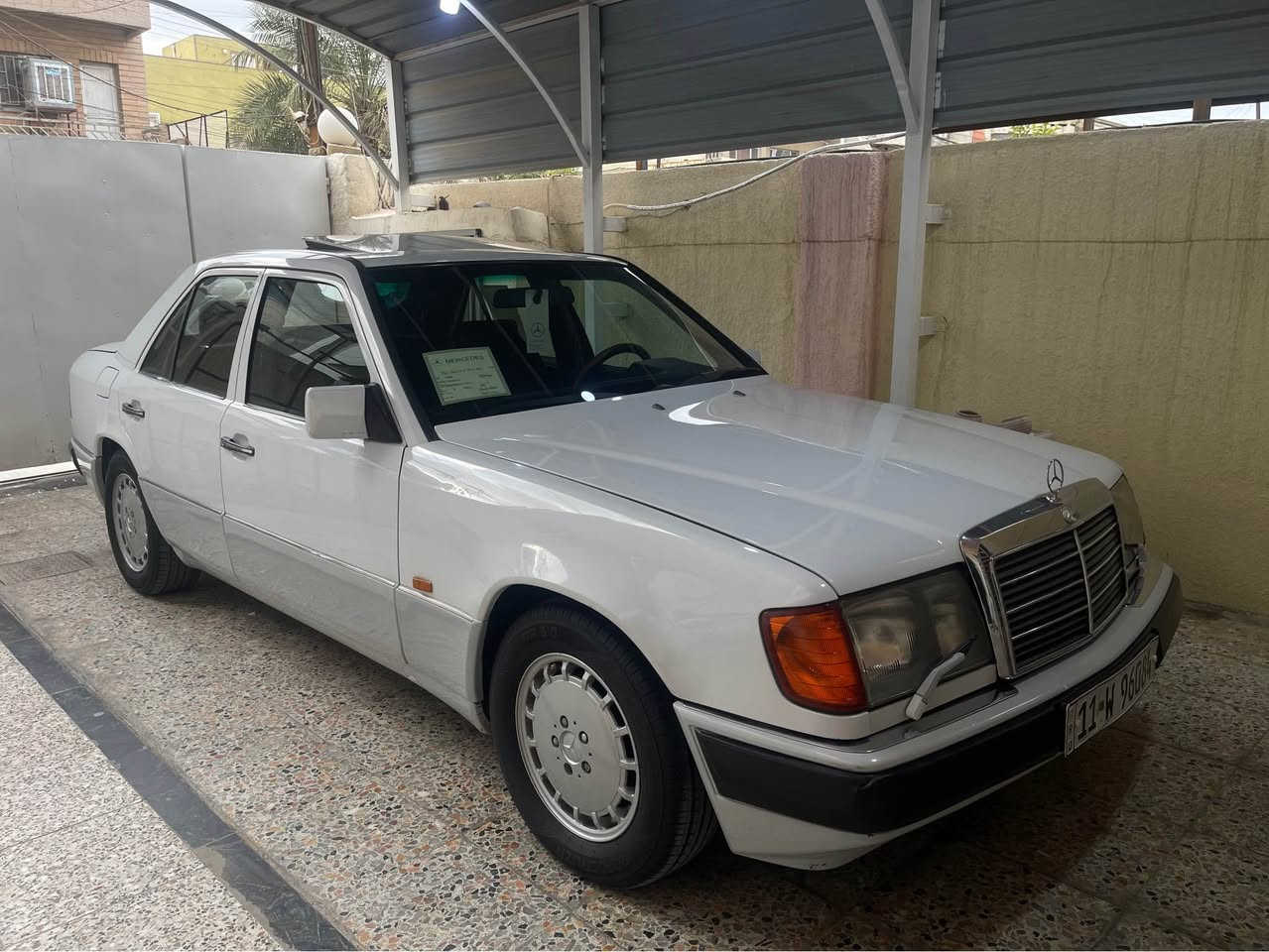 مرسدس دب 
موديل 1988 
مرشوشه فقط لجماليه بدون اي معجون او ضرر و بدون دواخل 
ممشى السياره ٢٥٣ الف كيلو حقيقي 
محرك 300 قبق اسود 
كير و محرك و ميكانيكيات و كهربائيات مكفولات 
سلايد و كشن كهرباء 
كل السياره ع وضع الشركه 
بدون اي تعمير 
للاستفسار *********** 
مكاني بغداد _اليرموك بغداد, العراق
