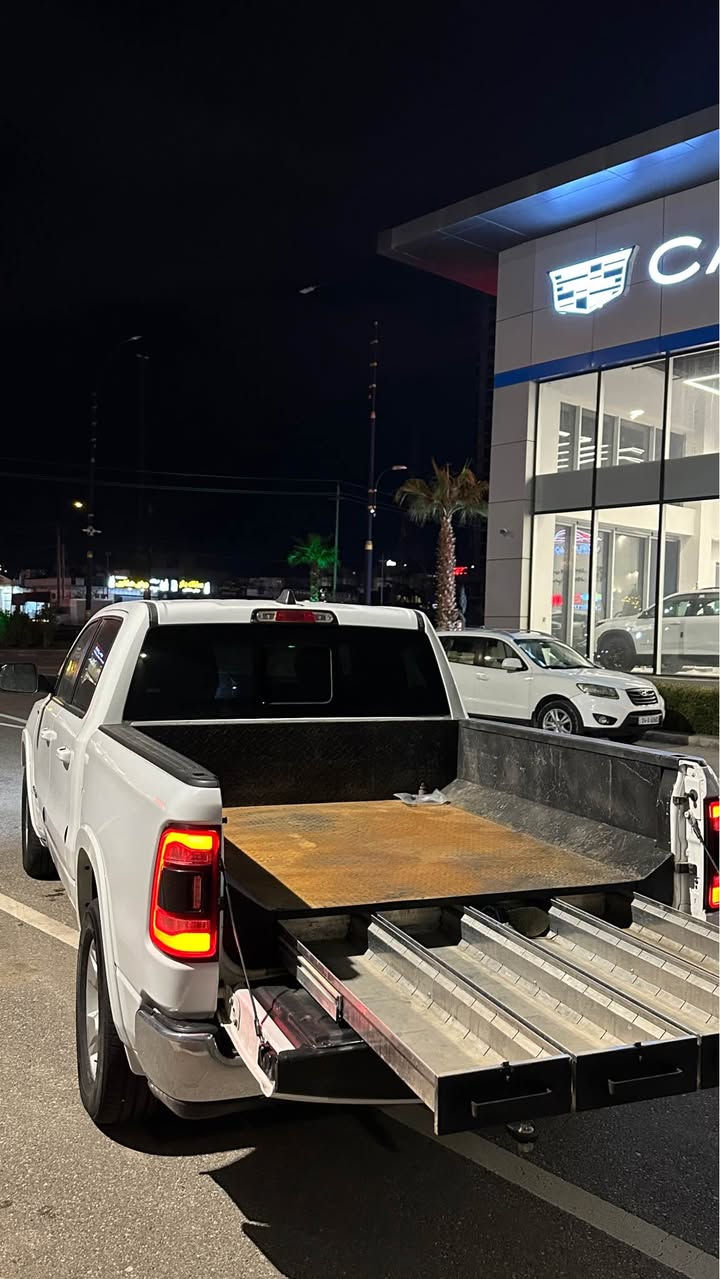 Dodge Ram 2021 
ماشية 76 مايل 
الضرر :1 جملغ  الخلفي 
4x4 دبل اكسل 
المواصفات Big Horn 
المحرك : ٦ سلندر 
كشن جلد 
شاصى قصير باب طويل 
***********
Duhok 
السعر 260$ 
و مجال أربيل, العراق
