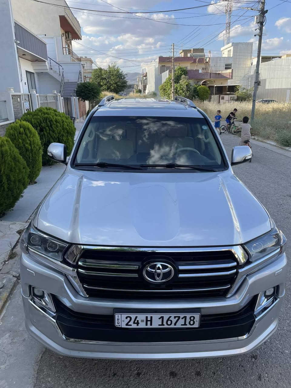 توێتا لاندکروسەر ٢٠١٧ 
سفری شەریکەی سەردار 
V8.   Gxr 
فولل مواسەفات 
بێ بۆیاخ  یەک جێگای بچوکی 
١٠٦ هەزار کیلۆمەتر ڕۆشتووە 
سەنەی بەناوی خۆمەوەیە هەتا ٢٠٢٨ تازەیە 
تاەیەی تازە سەیارەکە لۆکە 
گێرو مەکیەن بۆیاخ هەموو گیانی بەشەرت 
نرخی ٤١٨ گەڵاو مامەڵەیەکی زۆر کەم 
سەیارەکە لە سلێمانیە 
*********** السليمانية, العراق
