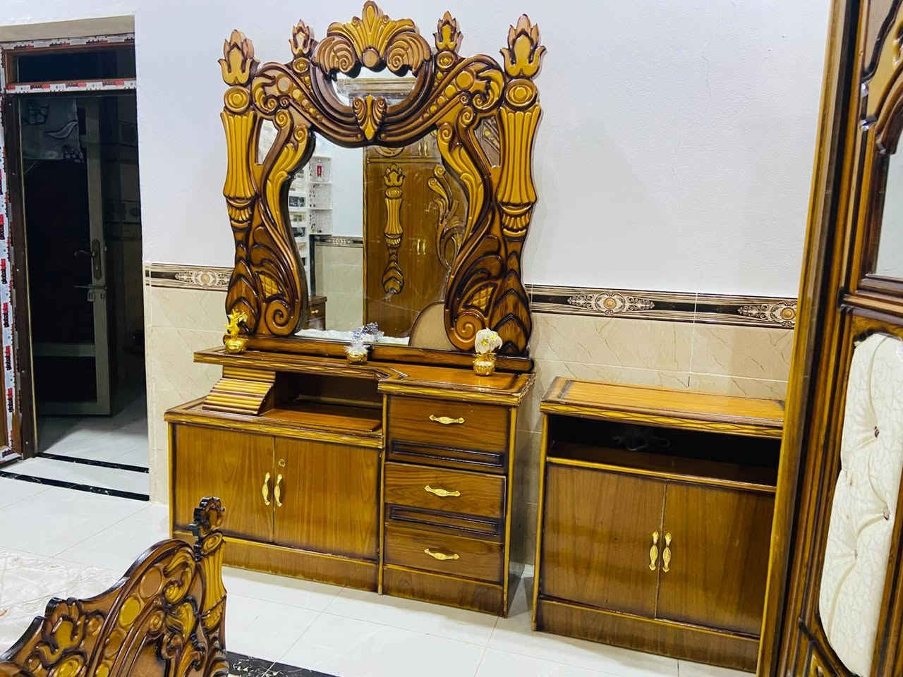 سلام عليكم عندي غرفه نوم مستعمله للبيع صاج عراقي درجة أولى *********** واتساب توجد خدمة توصيل عل باب بيتك السعر ٨٠٠
