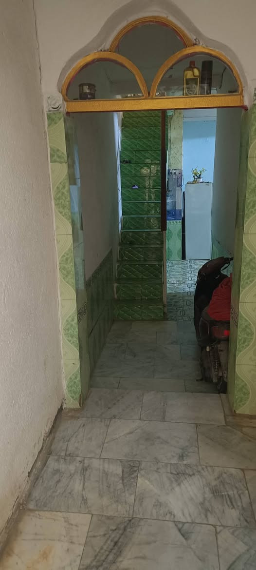 الدار للبيع  خلفي العنوان التضحية شارع الملعب قرب جامعه الوطنيه   مبني 3  طوابق يحتوي 5غرف مطبخ وصاله مساحه الدار 140 متر الاستفسار على الرقم ***********2
***********
