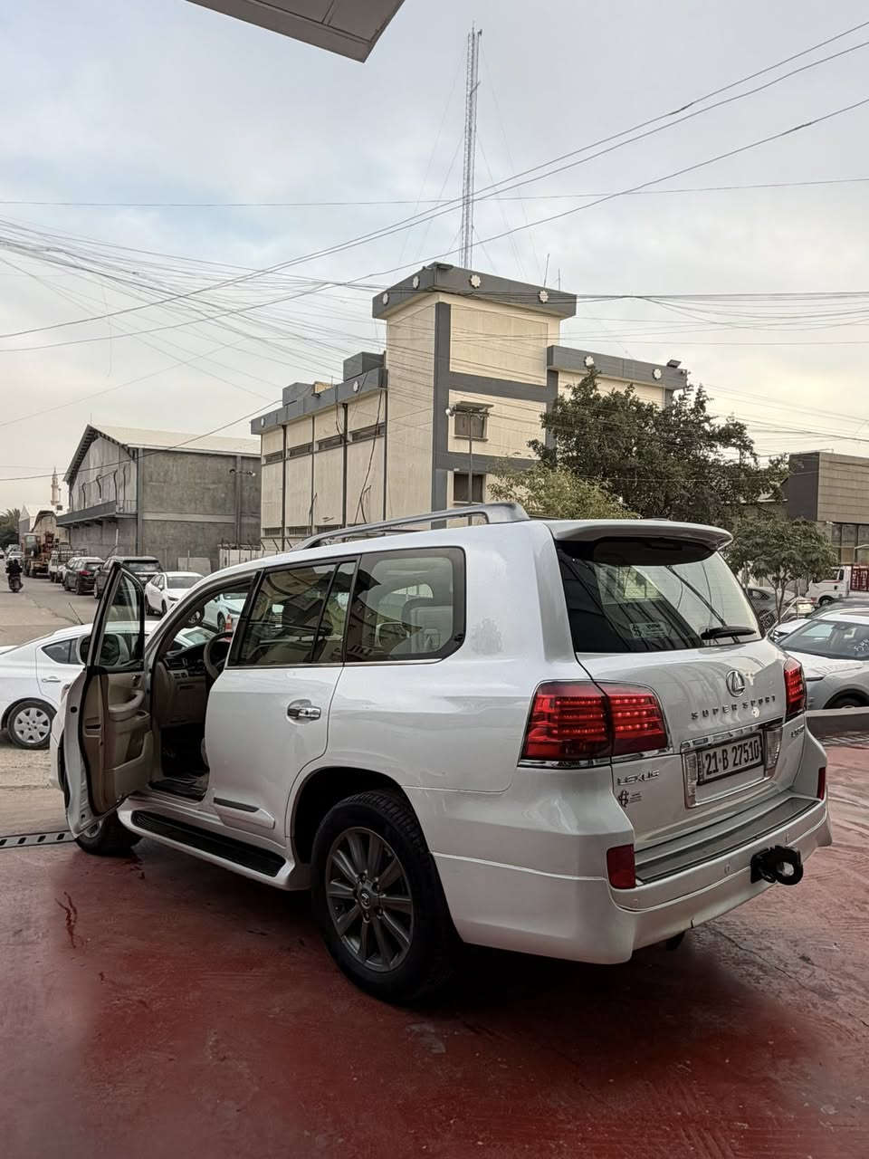 لكزس
موديل 2010 
رقم سليمانيه السياره كفاله عدا الدعاميتين صبغ 
مواصفات السيارة 
رادار امامي 
مري شفط 
شاشه 
ستيرن كهرباء 
مقاعد كهرباء 
فتحة سقف 
صندوك كهرباء
حساسات امامي خلفي 
لايت زينون 
وباقي مواصفات الكزس المعروفه 
سعر السيارة 30000$ 
السيارة نظيفة مثل مواضحة بلصور وجاهزة 
للاستفسار : 
***********
***********
